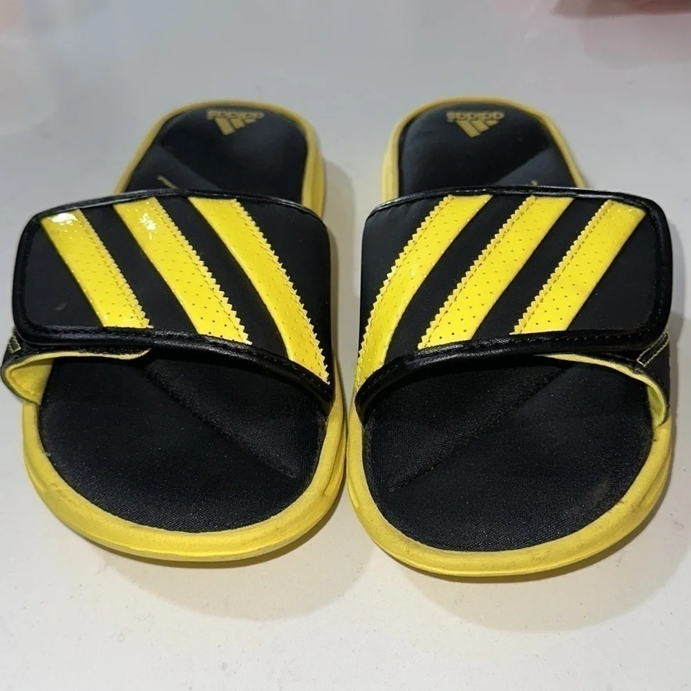 Kid’s Adidas Fit Foam Slip-On Sandals - EUC - Size 3